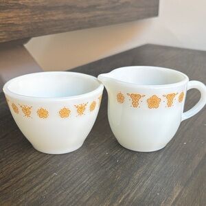 Vintage Pyrex Corning sugar/creamer set, milk glass,gold pattern, 2.75” tall